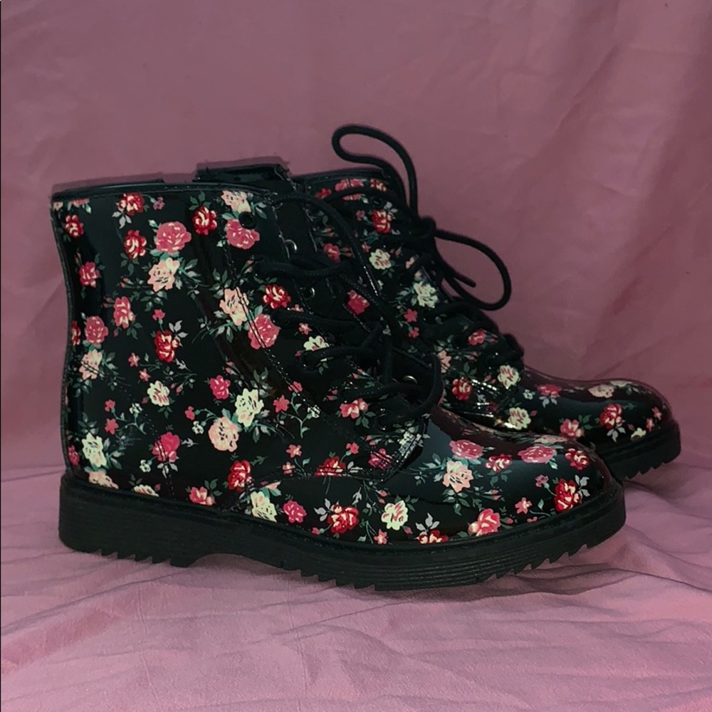 BRAND NEW! Children’s boots.